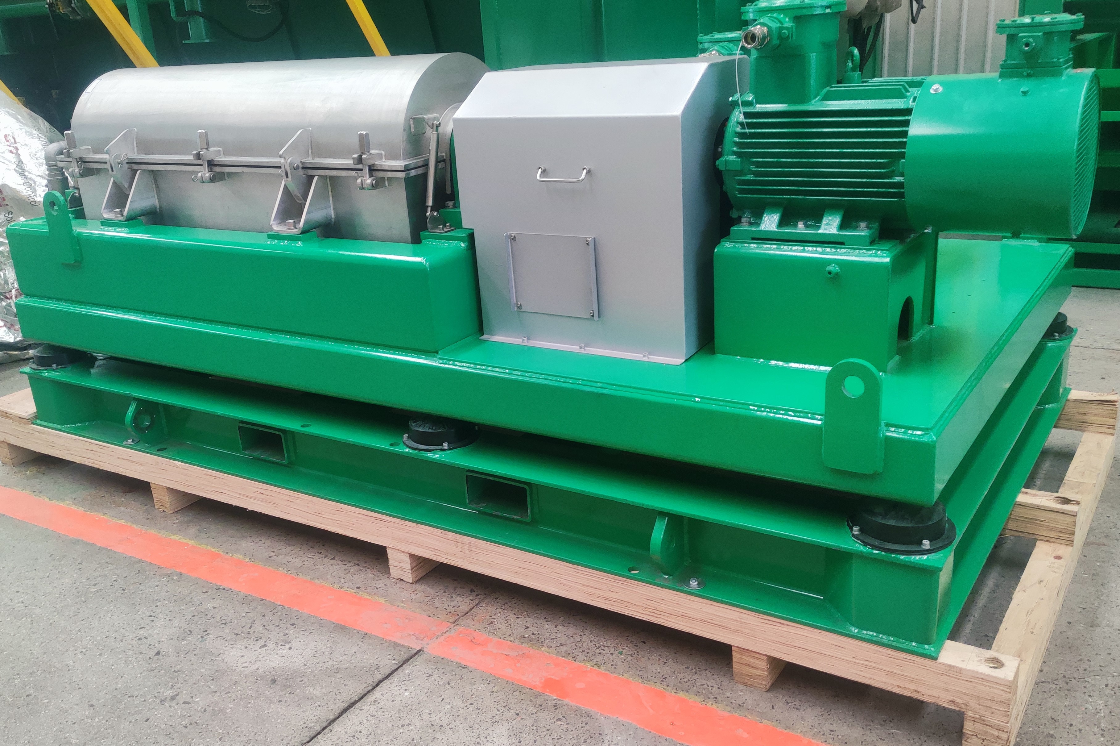 Decanter centrifuge